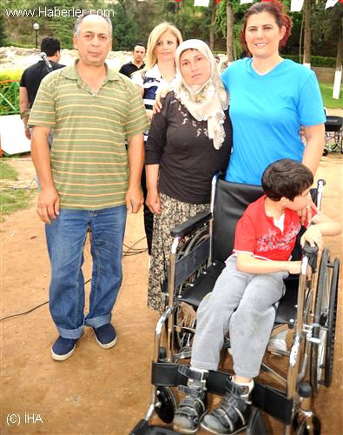 Başkan Çerçioğlu Tekerlekli Sandalye Dağıttı
