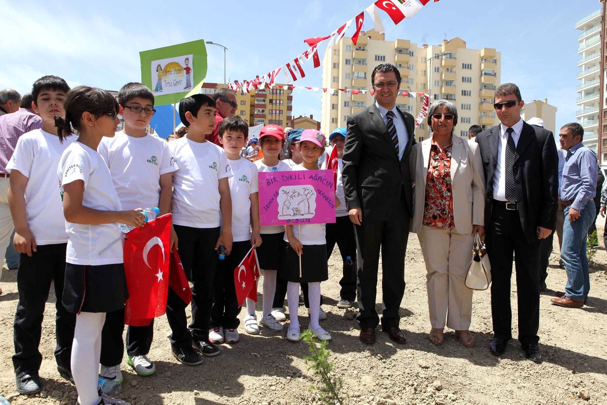 Batıkent\'e 500 Adet Ağaç Dikildi