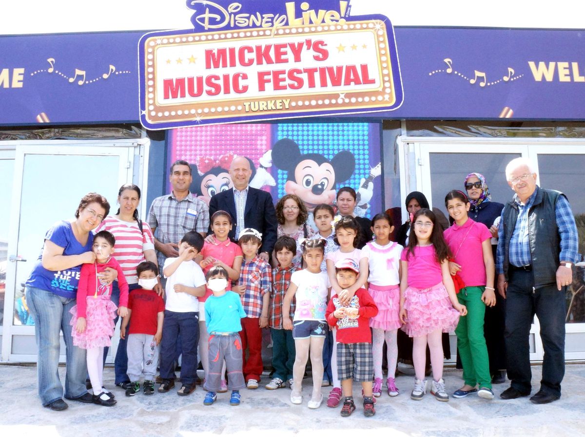 Büyükşehir Belediyesi Bin Öğrenciyi Mickey\'in Müzik Festivali ile Buluşturdu