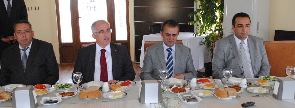 Çanakkale Valisi Tuna Gazetecilere Vedalaştı