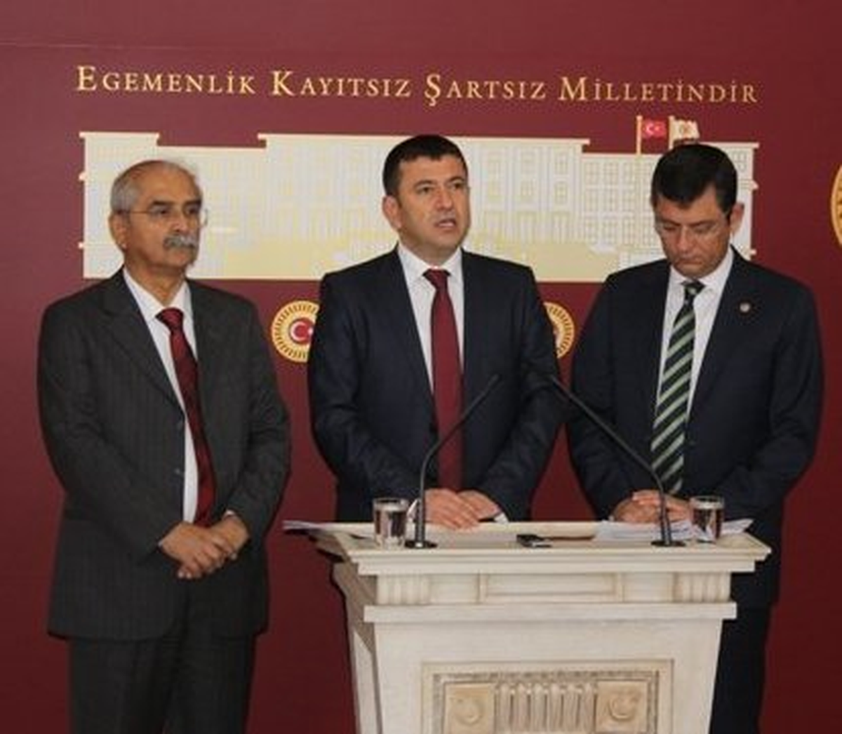 CHP "Tutuklu Gazeteciler Raporunu" Başbakan\'a Gönderecek