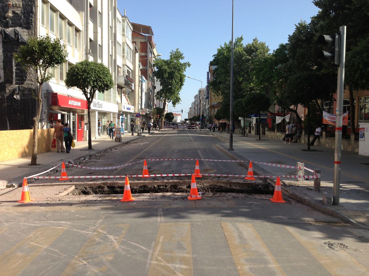 Cumhuriyet Caddesi\'ne "Akıllı Kapan"
