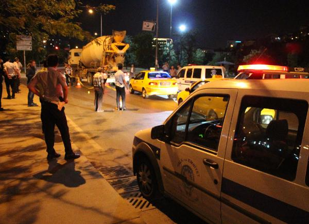 Dur İhtarına Uymayan Sürücü Polise Çarptı