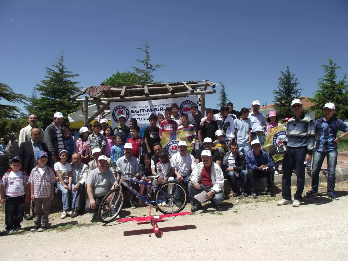 Eğitim Bir-Sen Kaman İlçesinde Uçurtma Şenliği Düzenledi