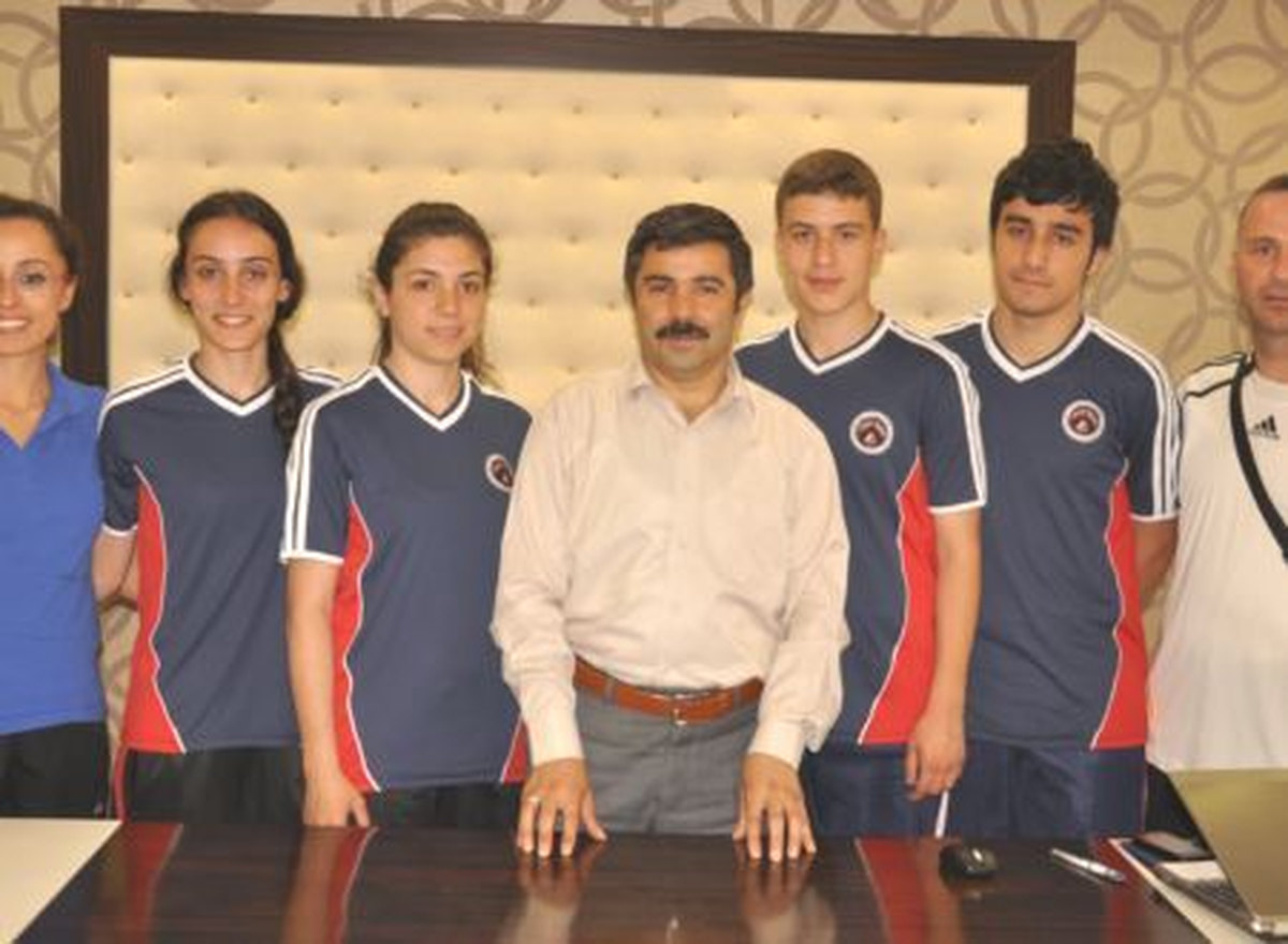 Erdemir Anadolu Lisesi Halk Oyunu Ekibinden Ziyaret