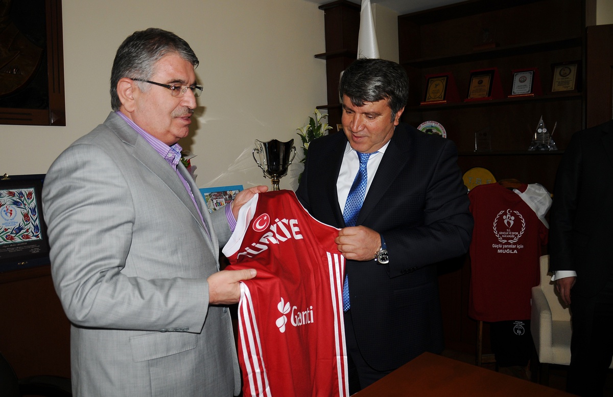 Eski Bakan Şahin, Orduspor Maçını İzledi