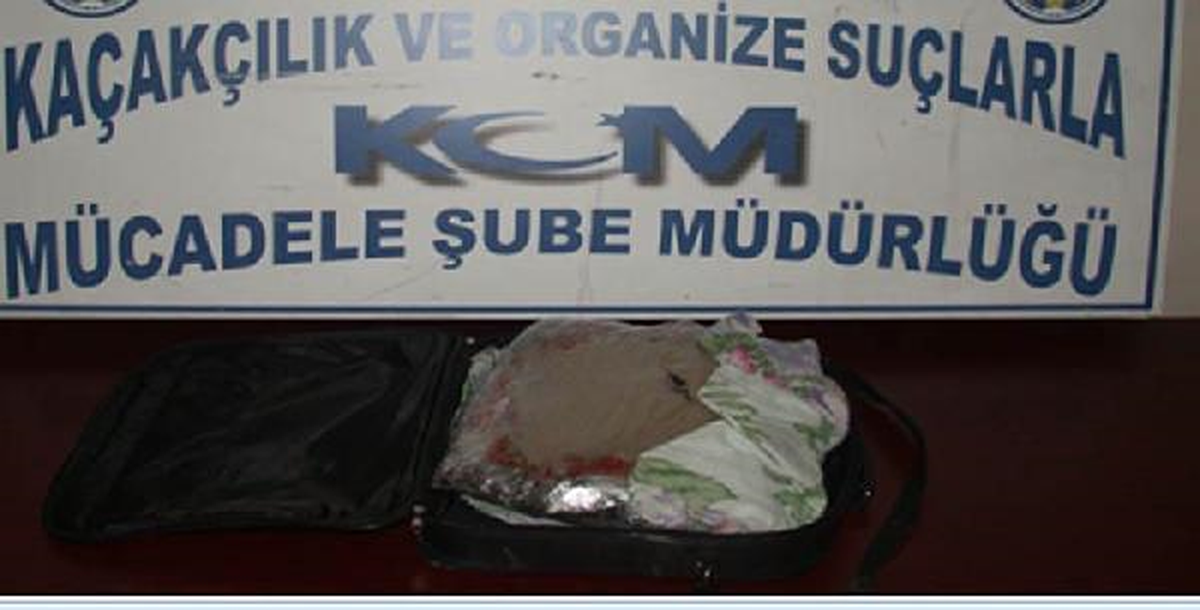 Esrarı Salça ve Karabiberle Saklamaya Çalıştı
