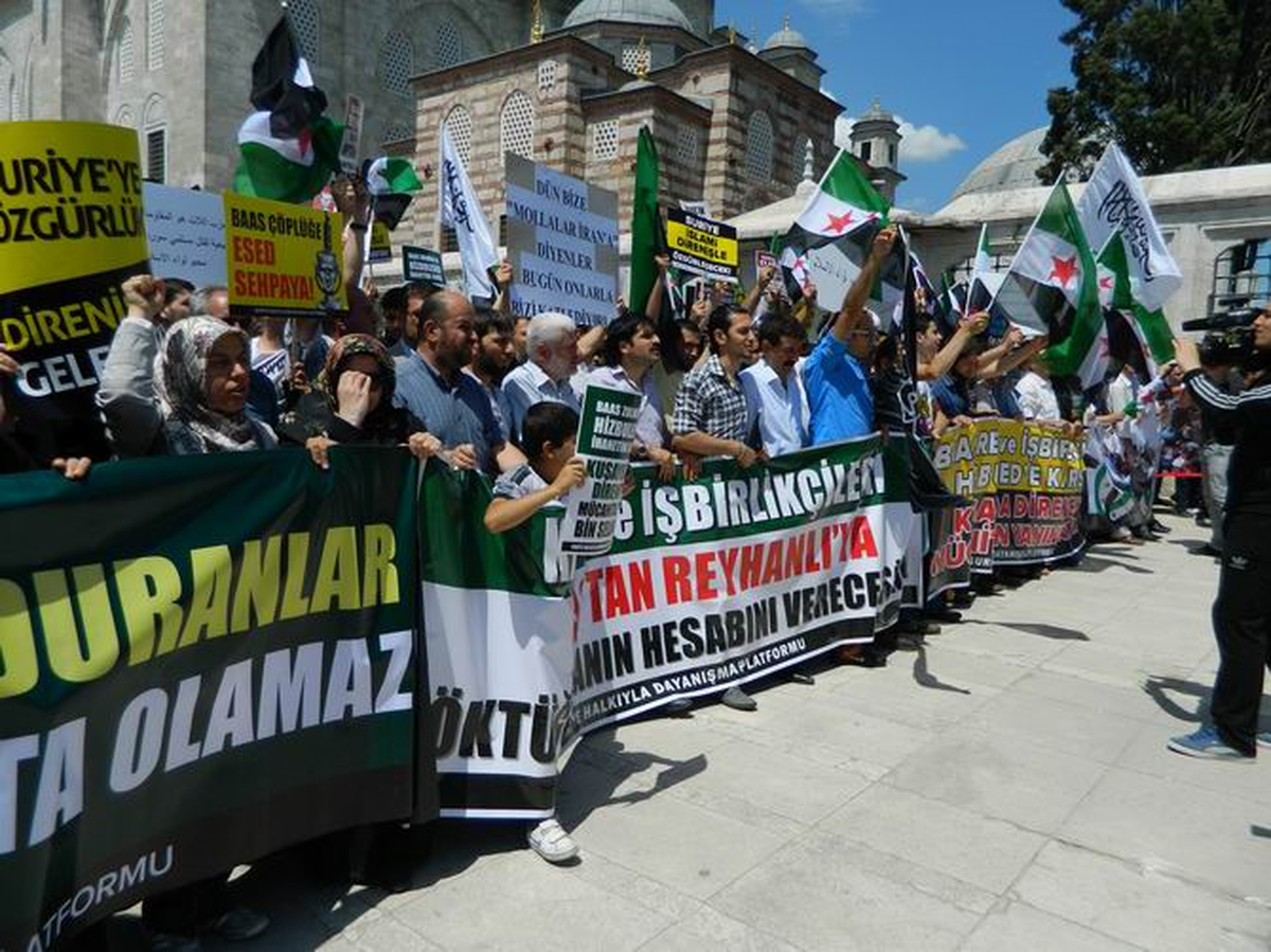 Fatih Camii\'nde İran ve Hizbullah Protesto Edildi