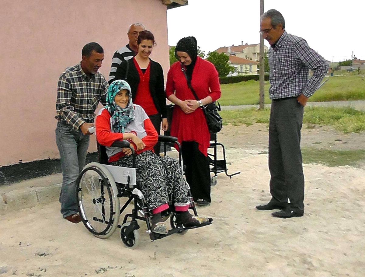 Felçli Annenin Tekerlekli Sandalye Mutluluğu