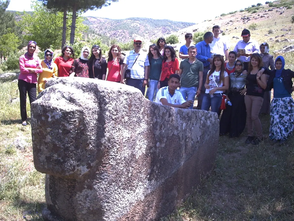 Gaün Öğrencileri Tarihi Mekanları Gezdi