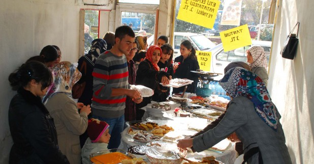 İnebolu\'da Öğrenciler Yararına Kermes Düzenlendi