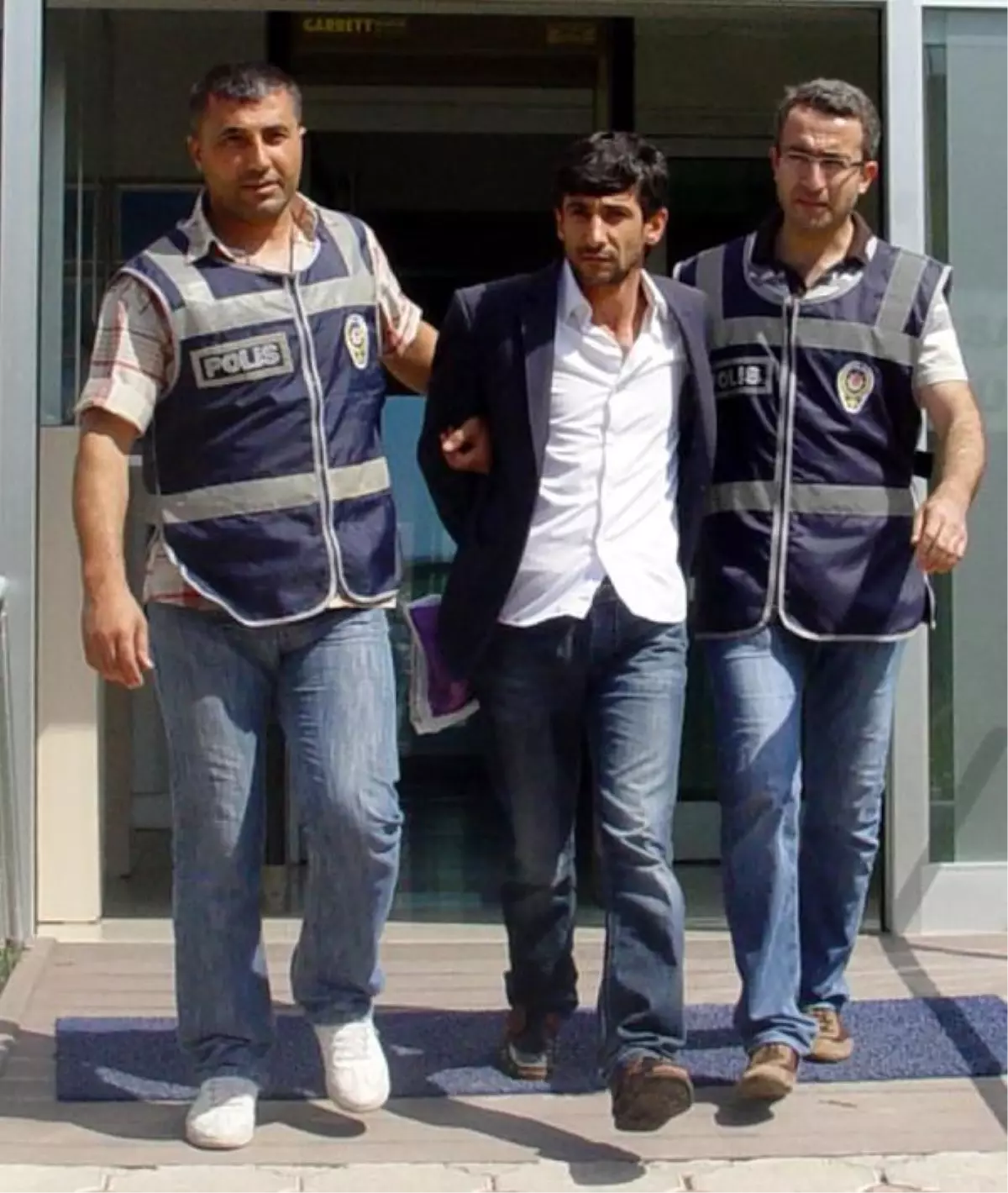 Kardeşini Öldürenin Kardeşini Öldürdü, Polise Teslim Oldu