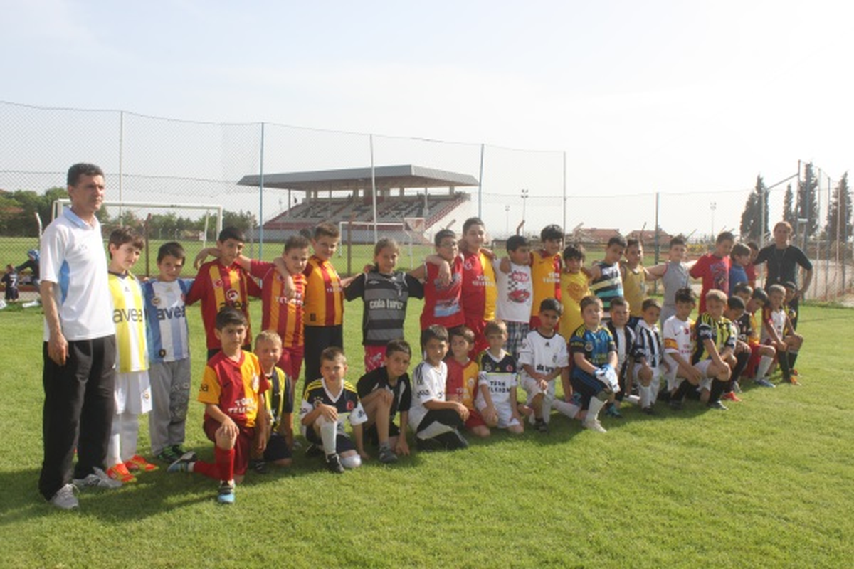 Keşan\'da Geleceğin Futbolcuları Yetiştiriyor