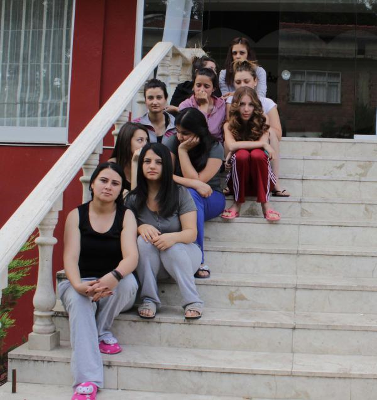 Kız Öğrencilere Vali Demir Sahip Çıktı