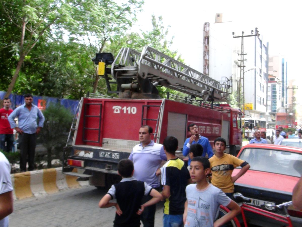 Kızıltepe'de Çıkan Yangın Paniğe Neden Oldu
