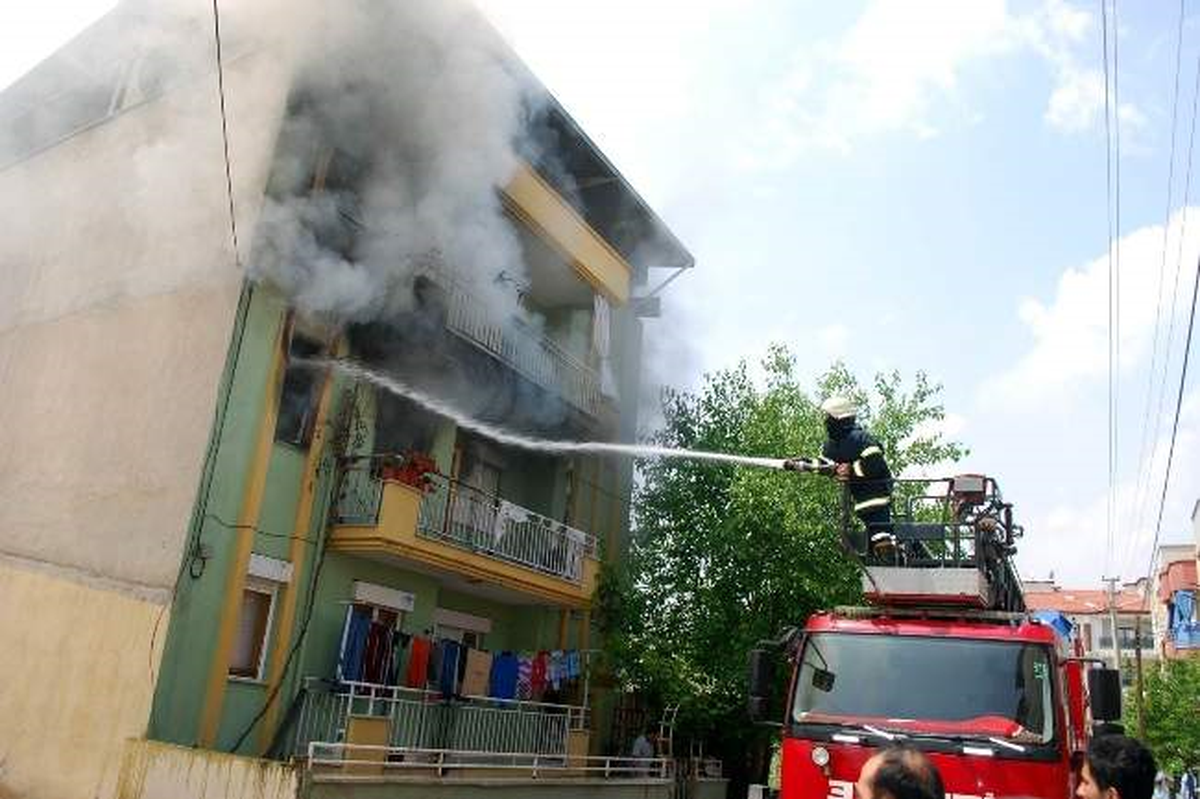 Kızıltepe\'de Ev Yangını Hasara Yol Açtı