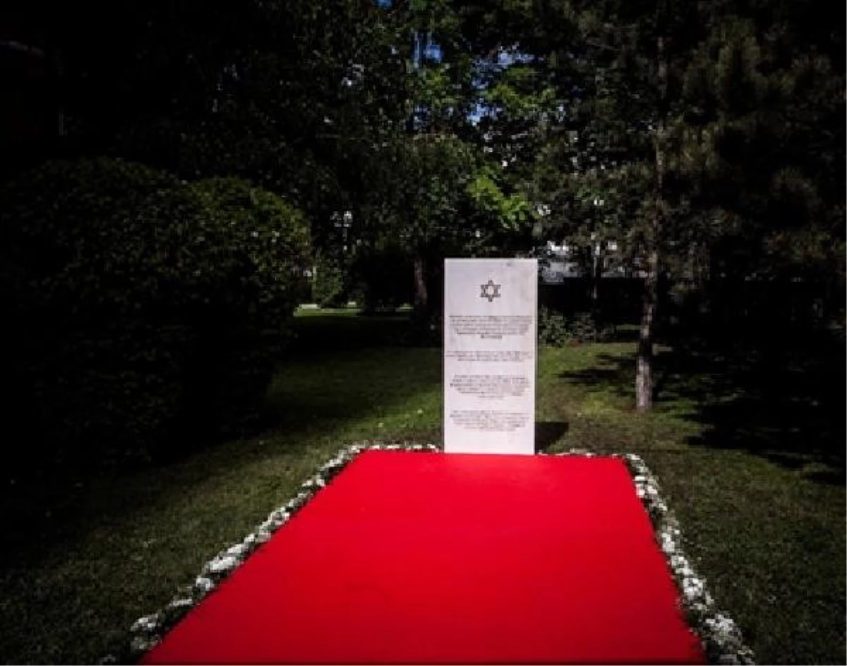 Kosova\'da Holokost Anıtı Açıldı