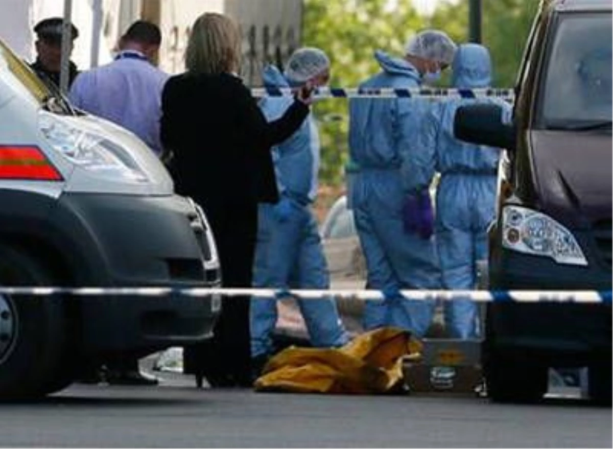 Londra\'daki Satırlı Saldırı: 2 Gözaltı