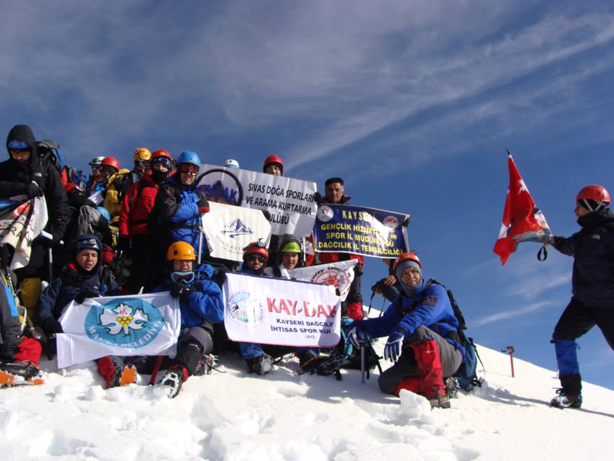 Manisa Belediyesi Erciyes\'in Zirvesinde