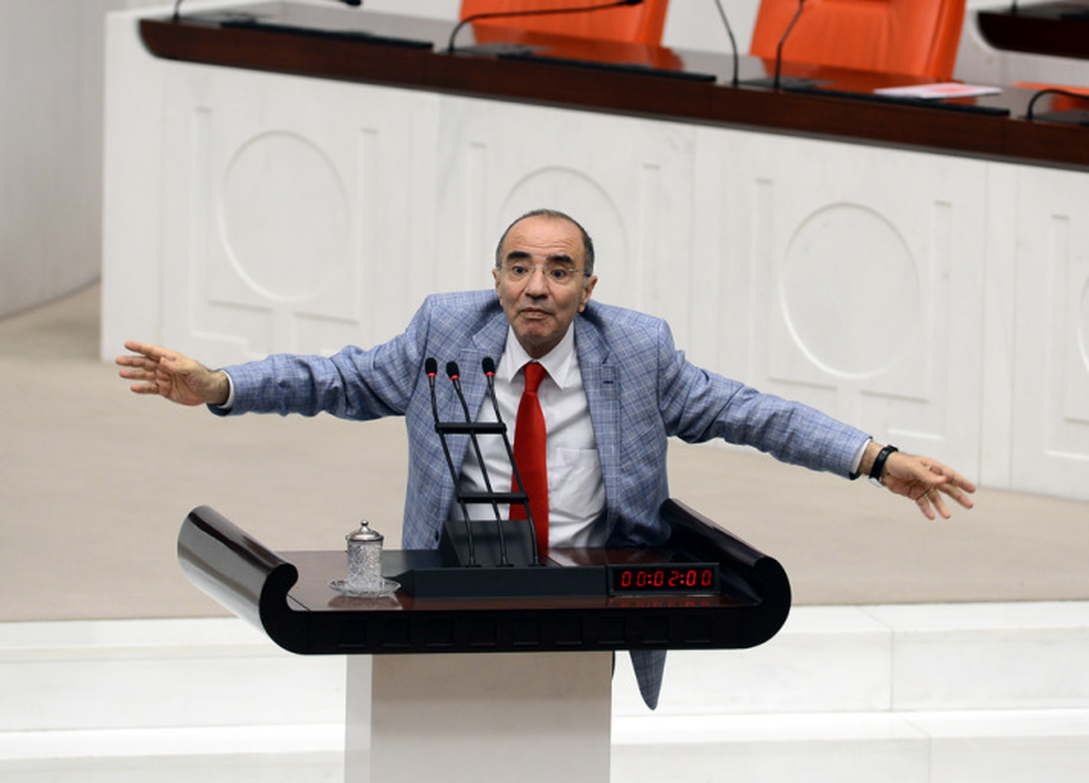Meclis\'te \'Ahlaksız\' Kavgası