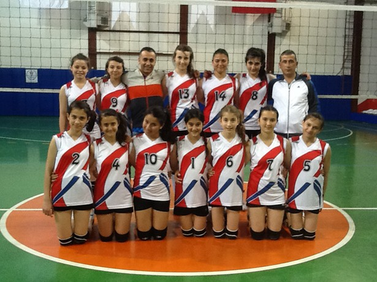 Merkez Ortaokulu Yıldız Kızları Final Biletini Kaptı