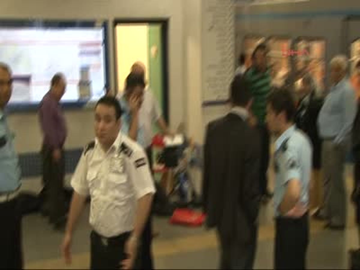 Metroda Saz Çalarken Kalp Krizi Geçirip Öldü