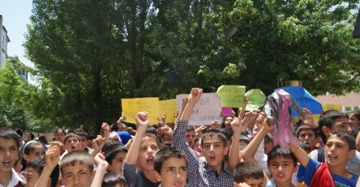 Minikler Okullarının Kapanmaması İçin Eylem Yaptı