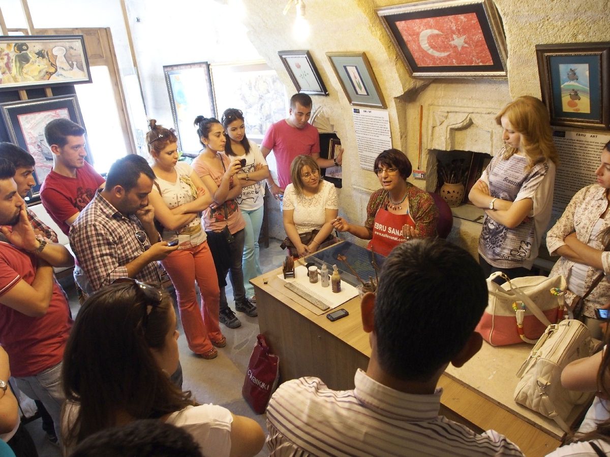 Öğrenciler, Ebru Sanatını Öğrendi