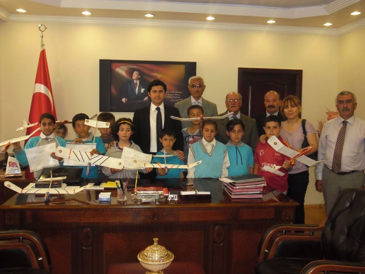 Öğrenciler İlk Model Uçaklarını Yaptı