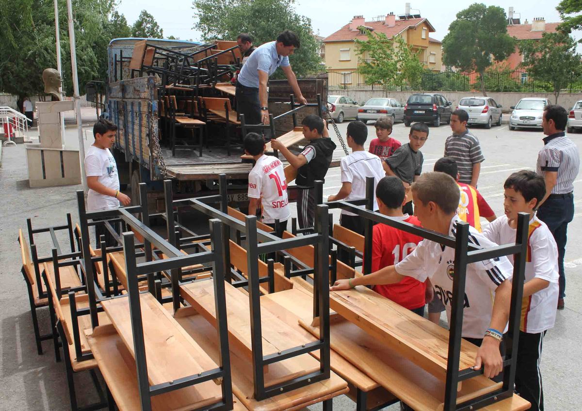 Okul Müdürünün Yaptığına Bak!