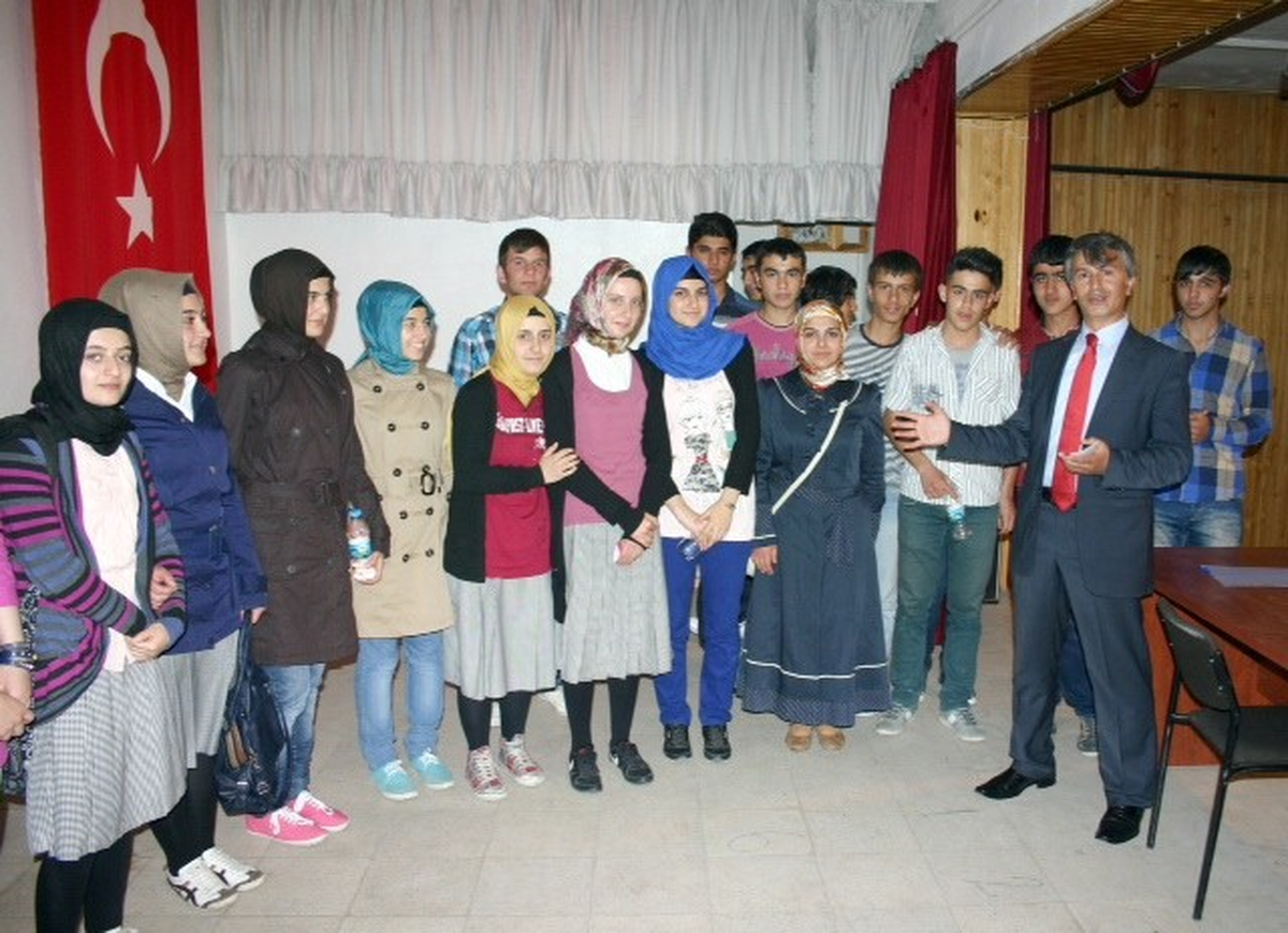 Oltu'da 'Gençlik ve Sporun Önemi' Konferansı