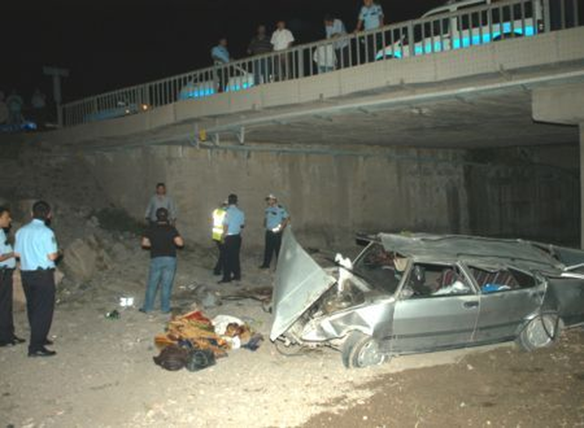 Otomobil Devrildi: 1 Ölü, 6 Yaralı