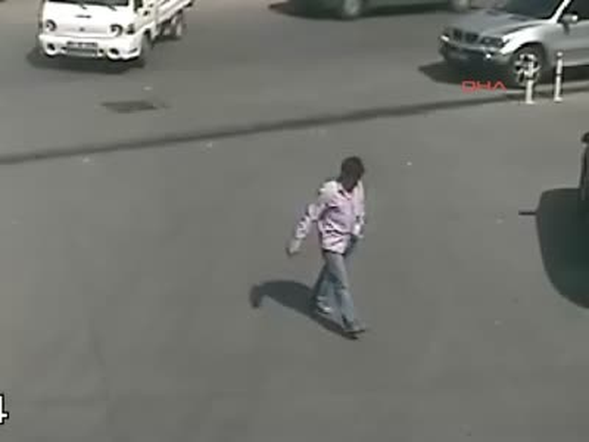Otomobilin Camını Kırıp 59 Bin Lira Aldılar Otomobilin Camını Kırıp 59 Bin Lira Aldılar