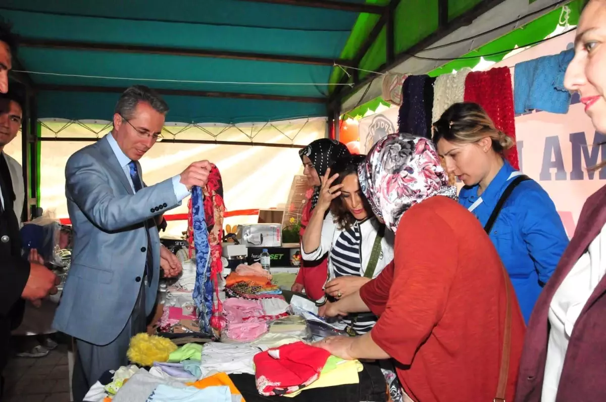 Polis Eşlerinden Örnek Davranış