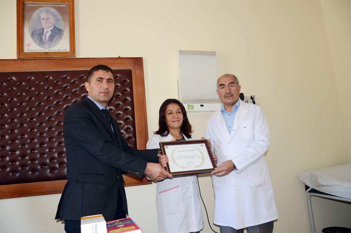 Sarıkamış'ta Aile Hekimlerine 'Bebek Dostu Aile Hekimi' Sertifikası