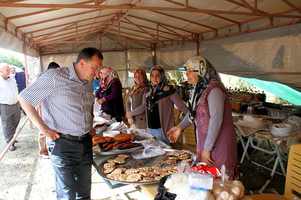 Başkan Savaş, Öğrenci Yararına Kermes Açtı