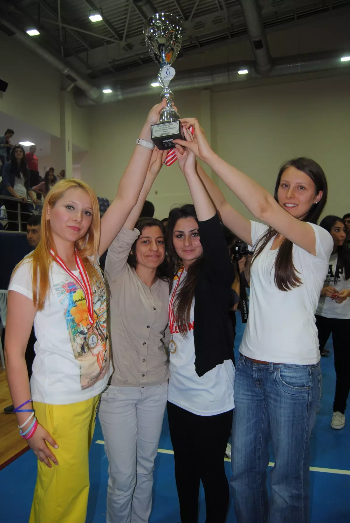 Soma Meslek Yüksek Okulu, 20. Bilim ve Bahar Şenlikleri\'nden Madalyalarla Döndü