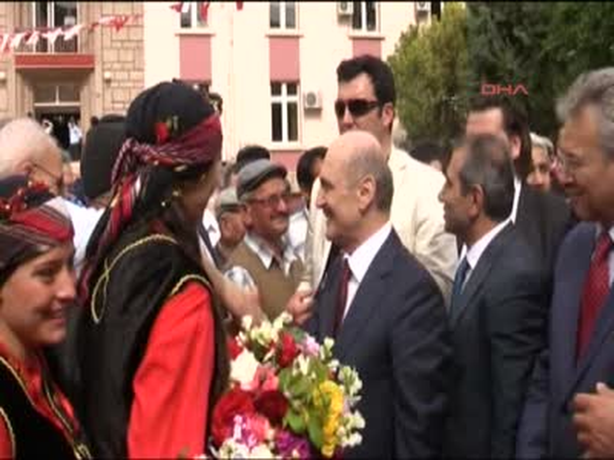 Tokat Sandalyeye Çıkıp Halka Hitap Etti Çevre ve Şehircilik Bakanı Bayraktar Tokat\'ta Haberine Ek