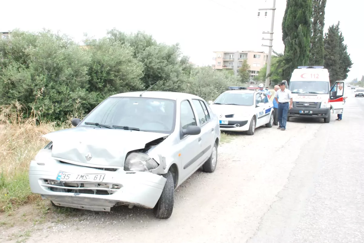 Torbalı'da Fidanlık Önünde Trafik Kazası