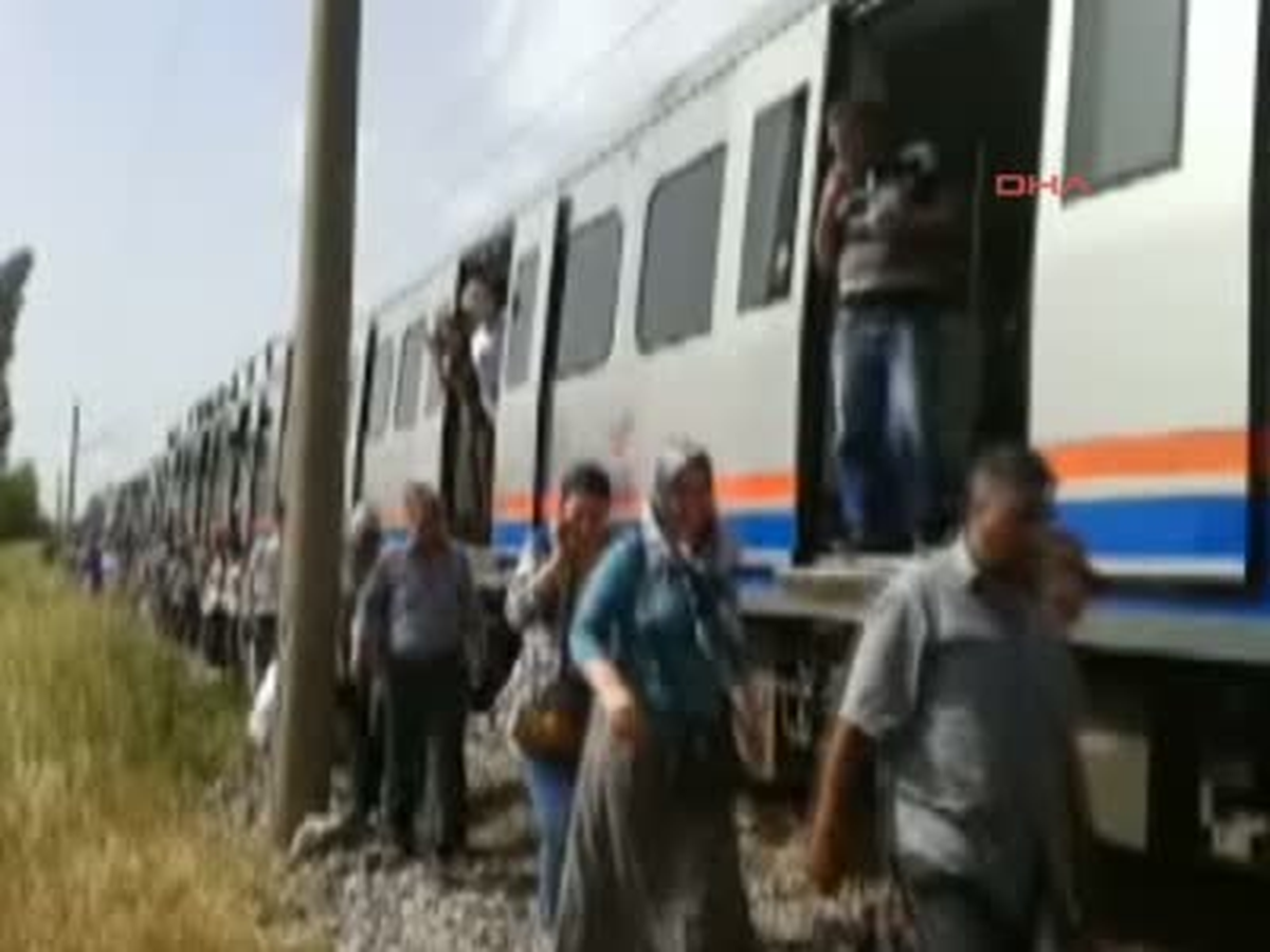 Tren Hattının Kabloları Koptu