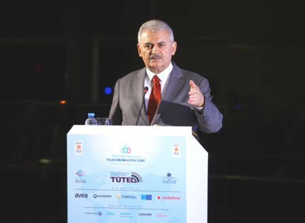 Ulaştırma, Denizcilik ve Haberleşme Bakanı Yıldırım, İzmir\'de "Belediye Başkanı\'nın Diyarbakır\'a...
