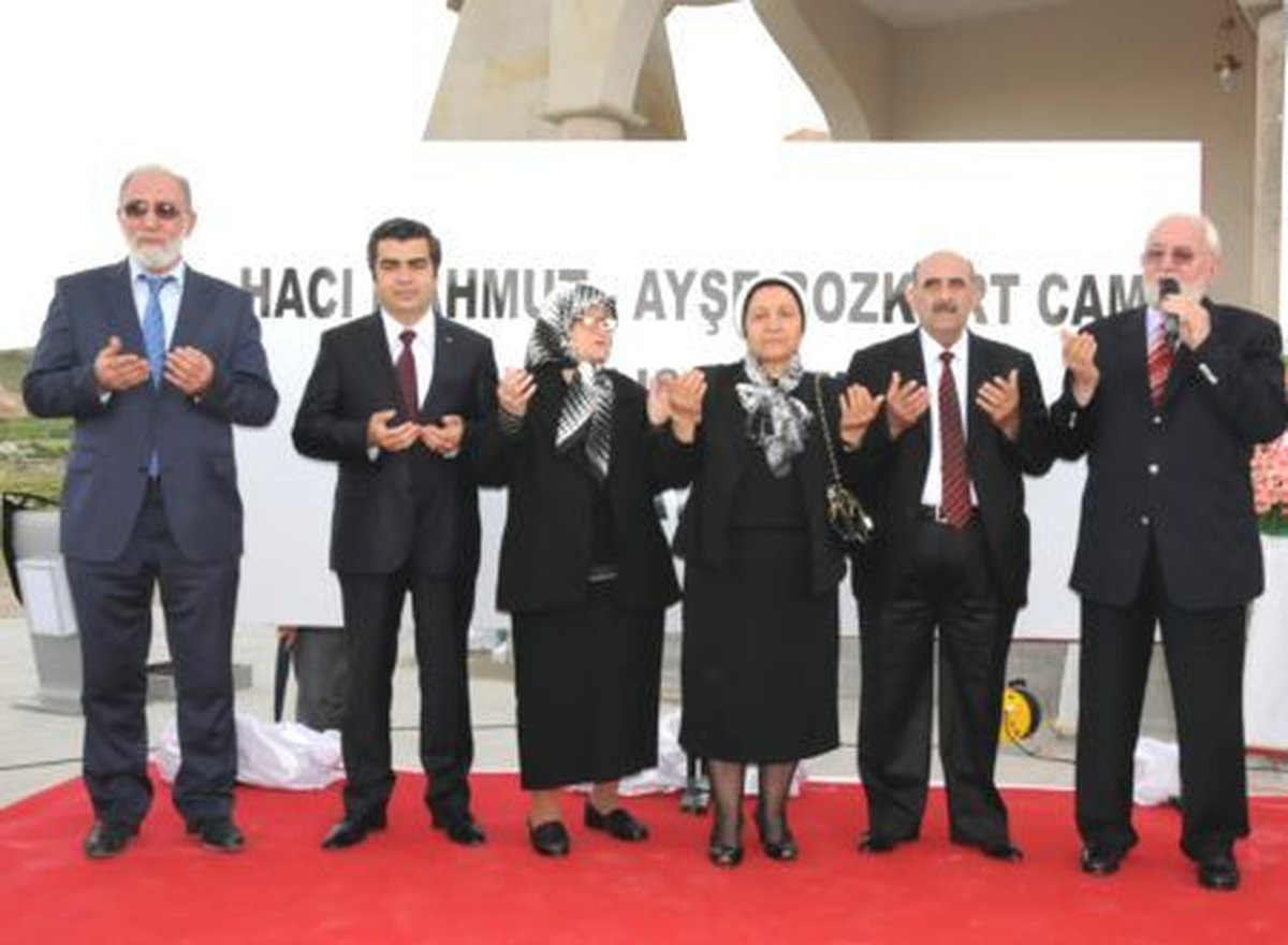 Vali Düzgün Cami Açılışına Katıldı