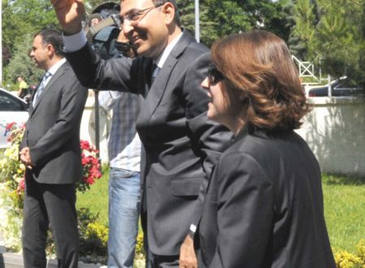 Vali Toprak Diyarbakır\'a Veda Etti