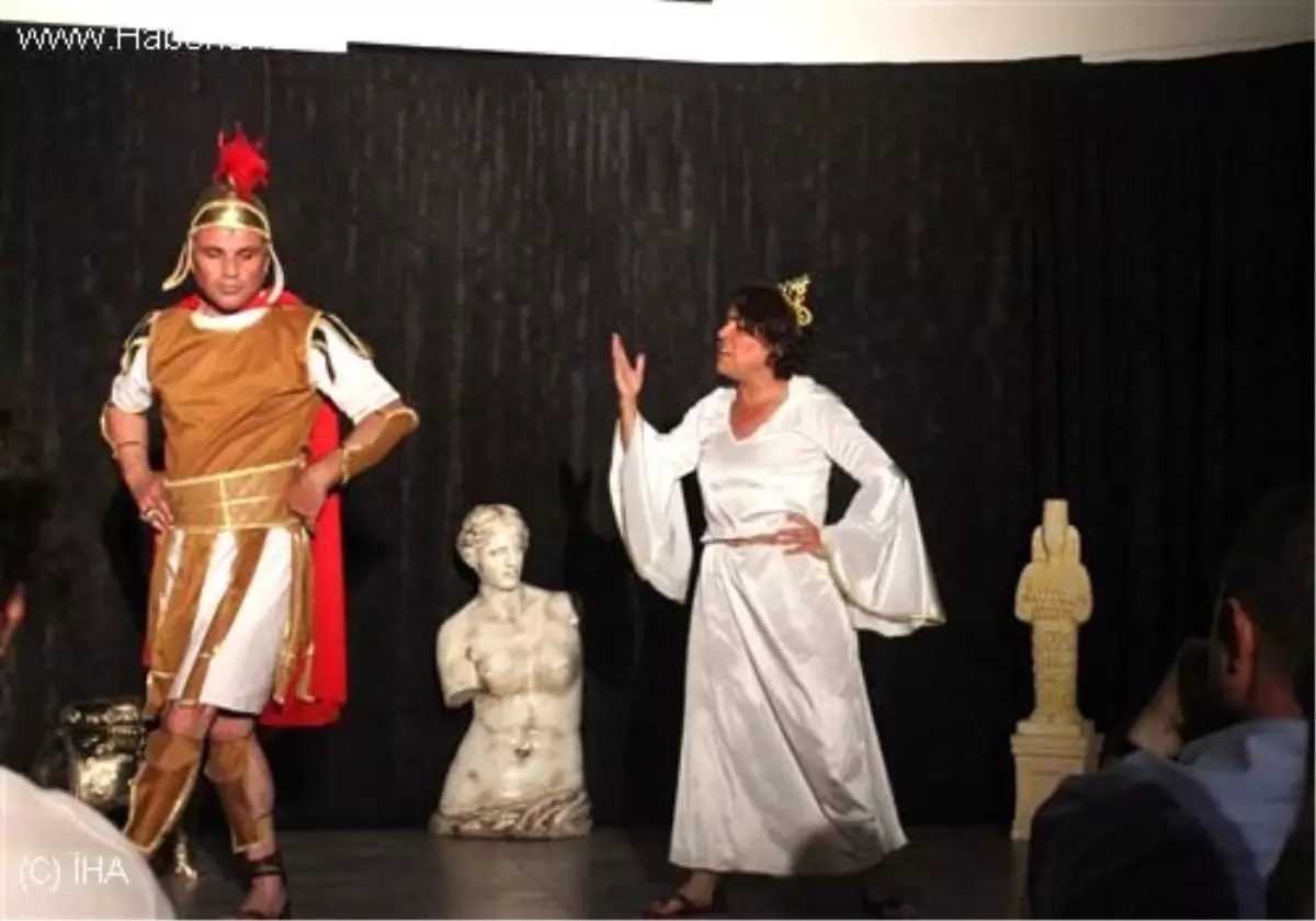 Aşk Grevi İsimli Oyun Sergilendi