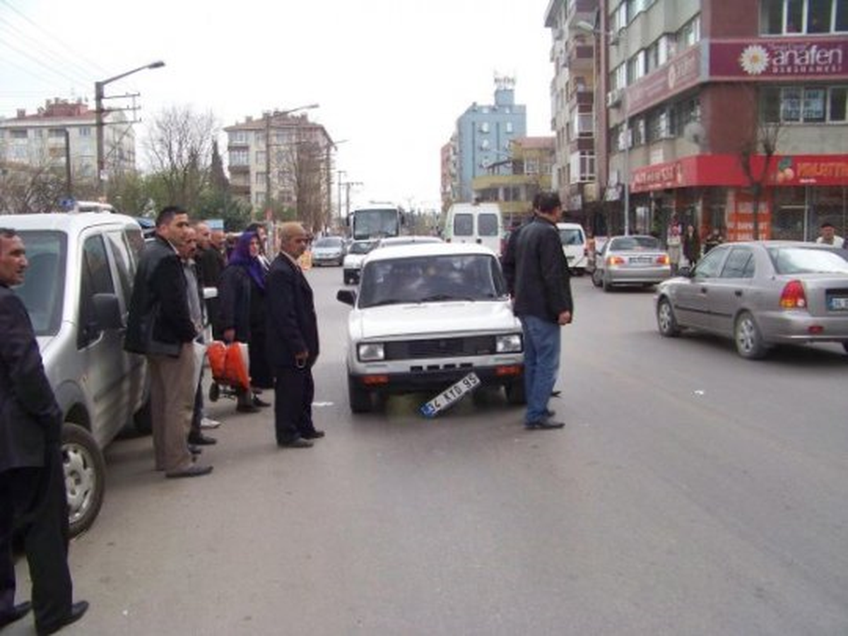 Yola Fırlayan Çocuğa Otomobil Çarptı