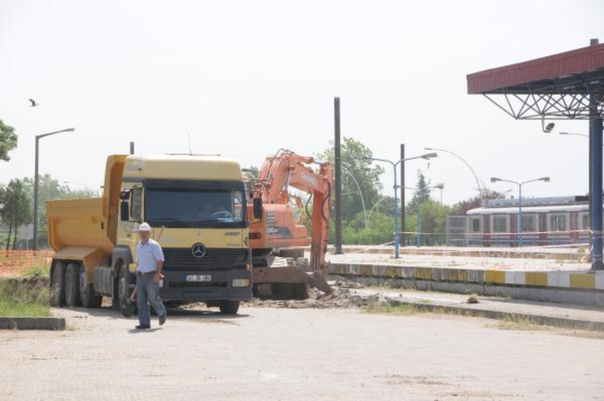 Yüksek Hızlı Tren Hattına Ses Bariyerleri