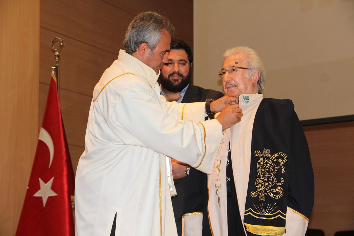 2. Abdulhamid Han\'a Fahri Doktora