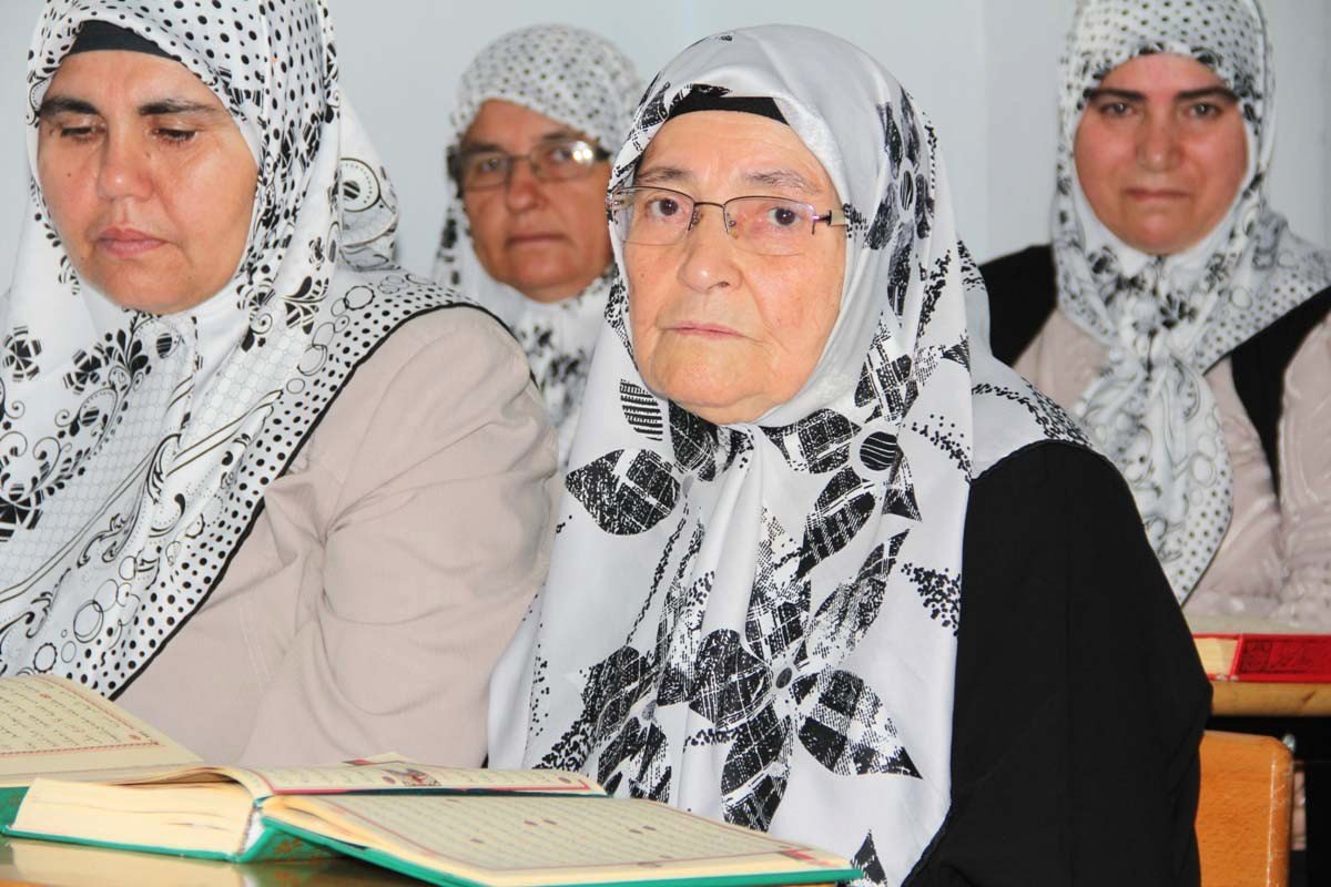 76 Yaşında, Kuran-ı Ezbere Öğrendiler