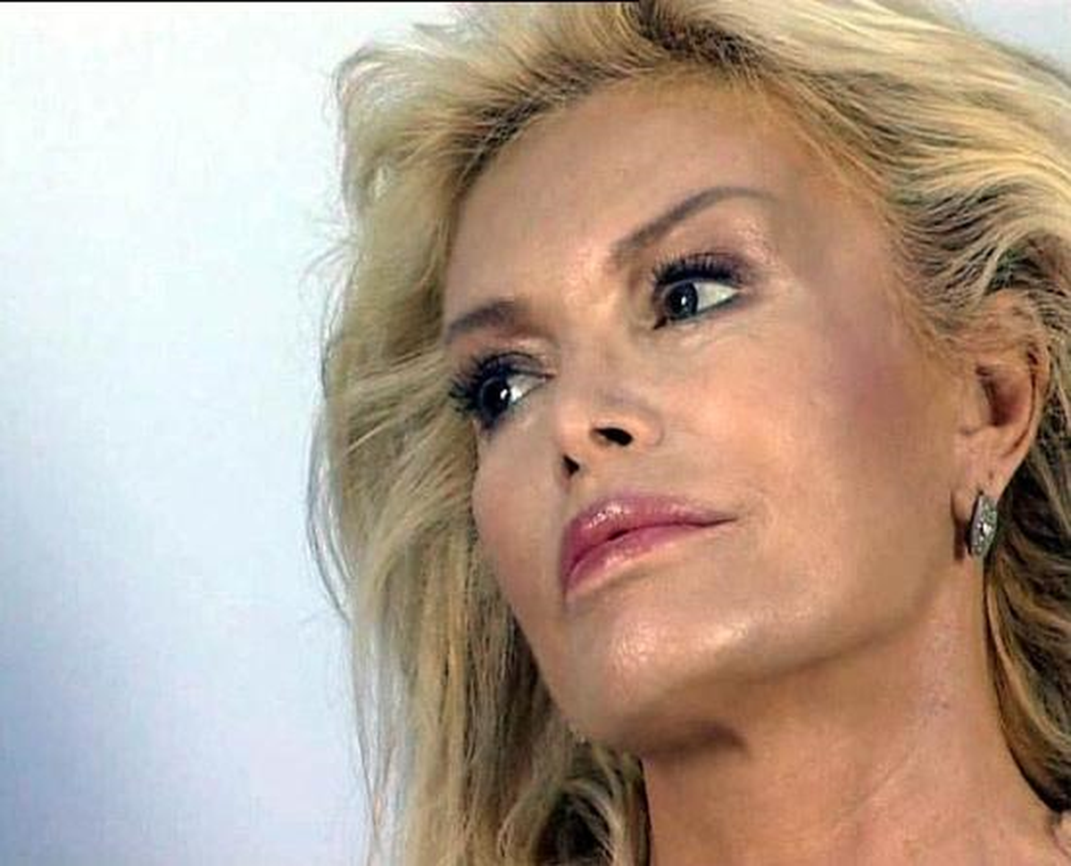 Ajda Pekkan Hastaneye Kaldırıldı