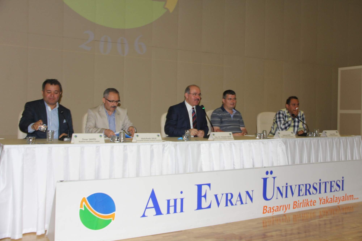 AK Parti\'li Çelik, Ahi Evran Üniversitesi\'nde Söyleşiye Katıldı